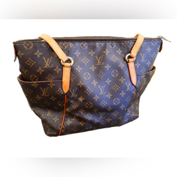 ✨SOLD✨ Louis Vuitton Totally MM Monogram - Picture 2 of 10